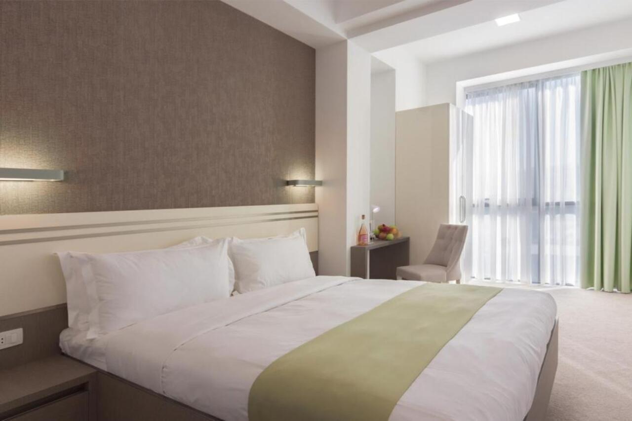 Dave Hotel Yerevan Bagian luar foto